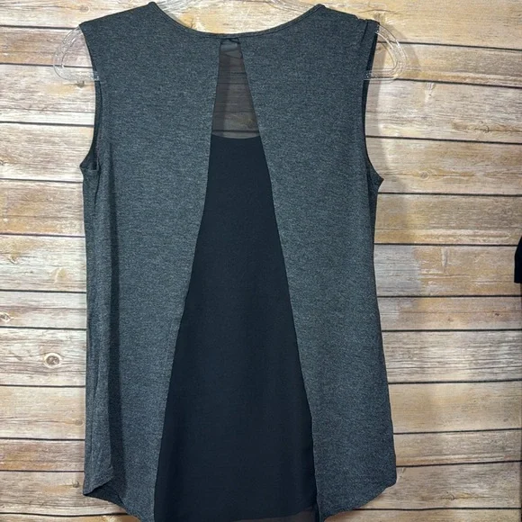 Gray Sleeveless Top with Bulldog Design - Picture 4 of 5